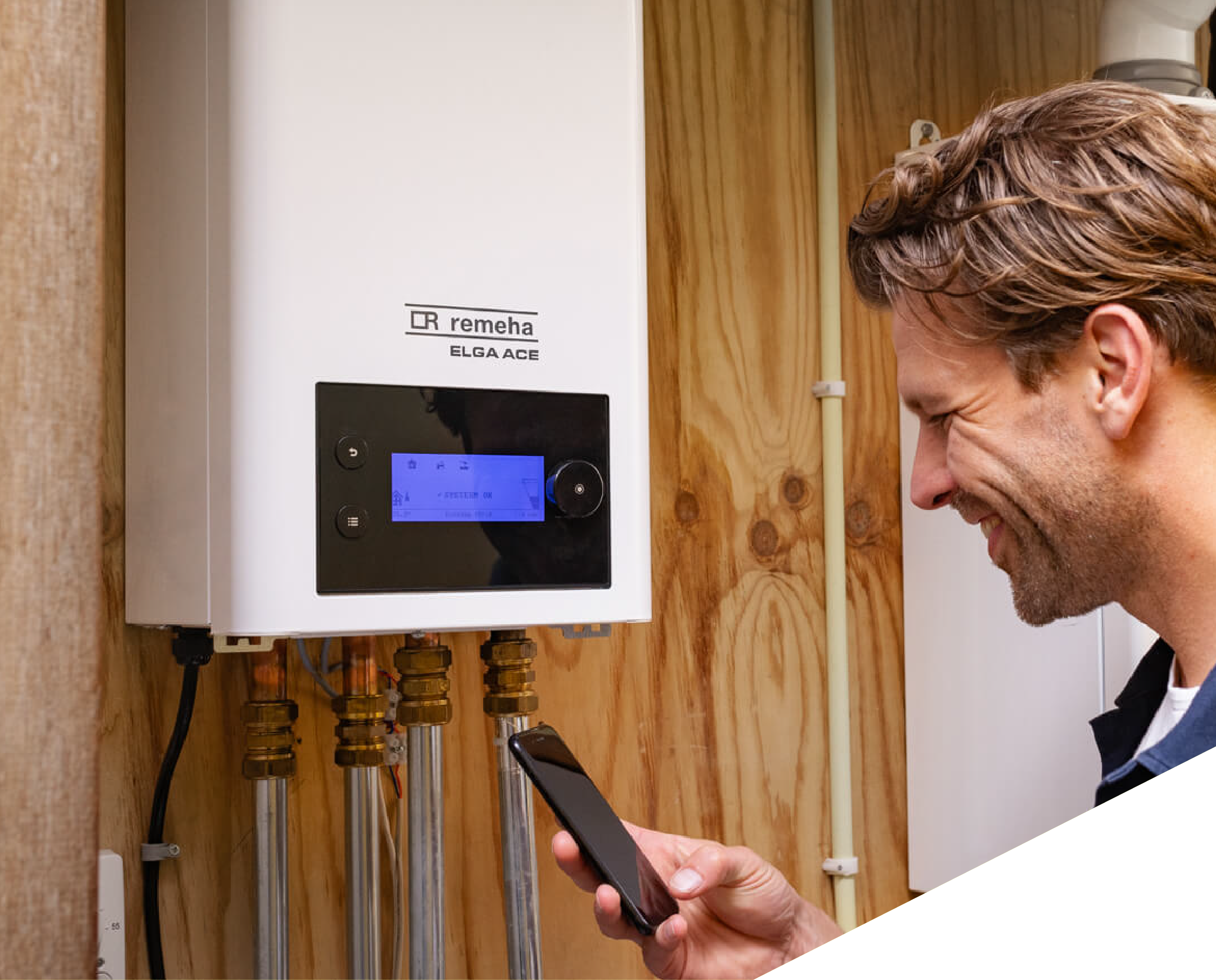 Remeha Elga Ace warmtepomp, monteur bedient de app
